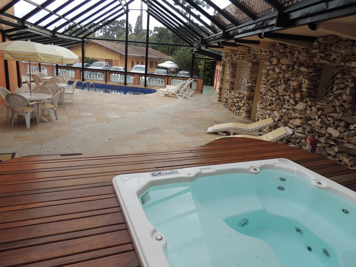 Hotel Monte Carlo Campos do Jordão Buitenkant foto